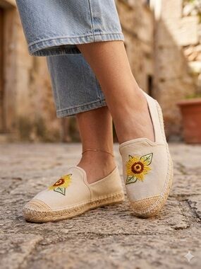 Coldwater Creek Beige Canvas Espadrilles with Sunflower Embroidery NEW Size 6.5